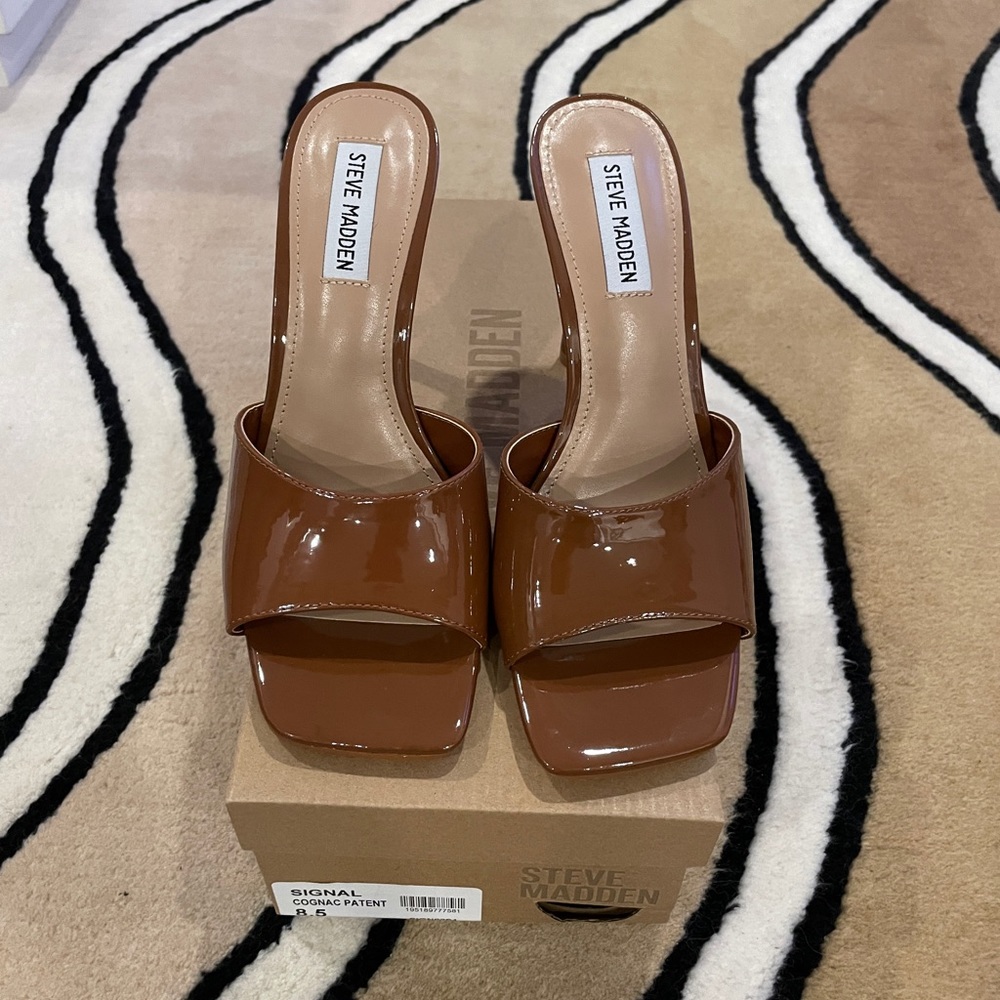 STEVE MADDEN SIGNAL COGNAC PATENT HEEL

NEVER WORN